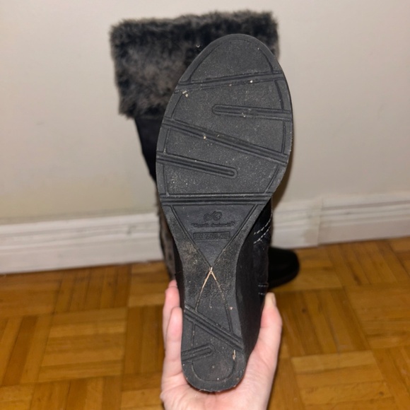 Amira So Wear It Declare It Faux Fur Winter Boots - Picture 2 of 3